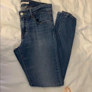 #12 Levis 711 jeans skinny